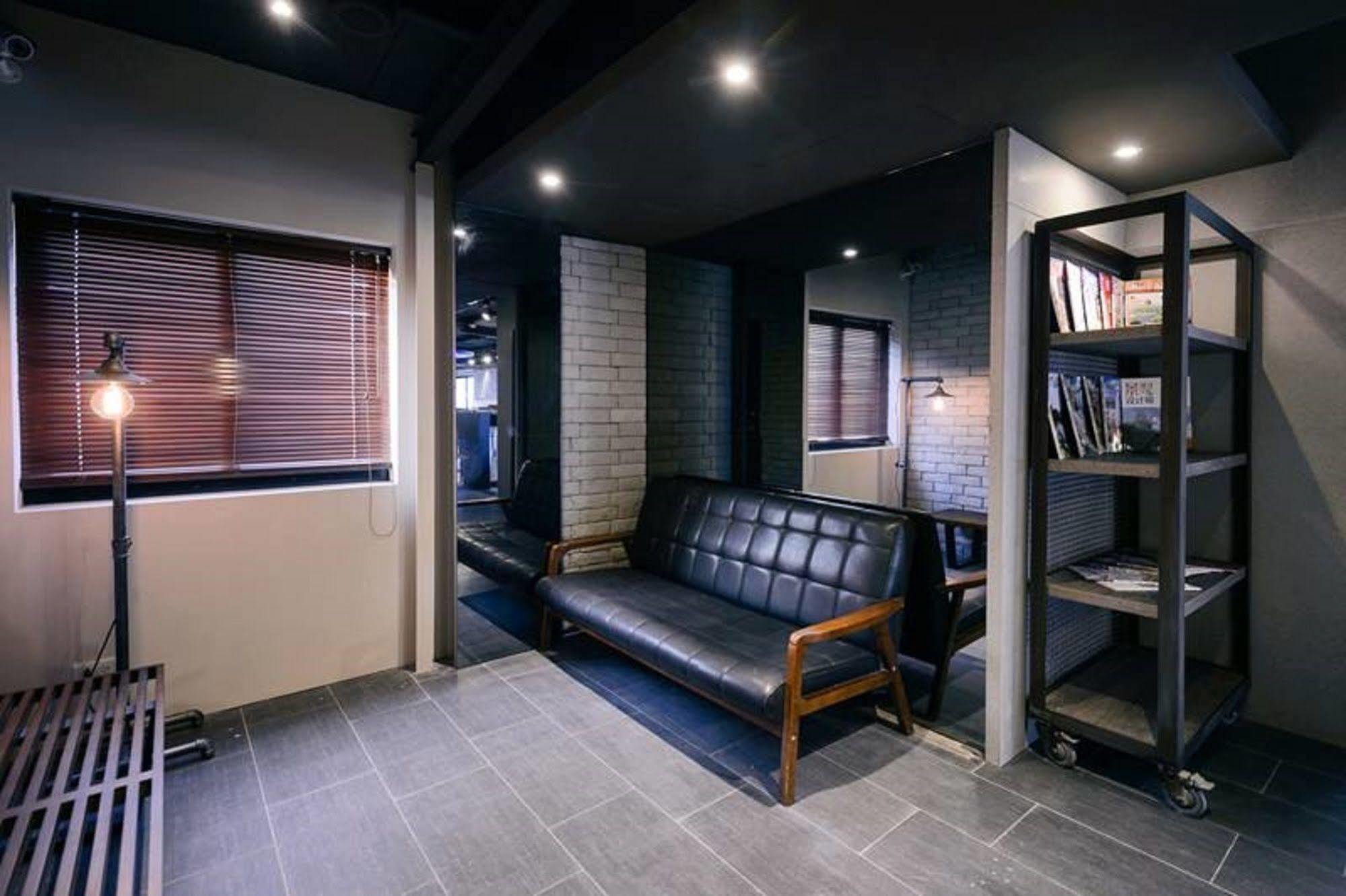Kiwi Express Hotel-Taichung Station II Eksteriør billede